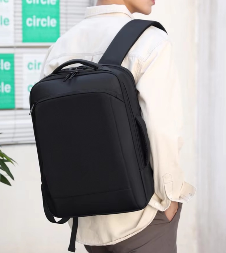 Mochila Impermeable USB Resistente - Imagen 3